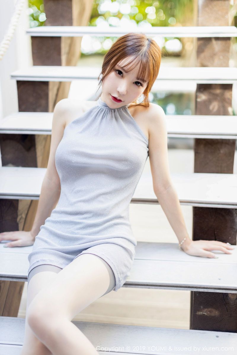 尤蜜荟性感女神周于希Sandy丝袜美腿露背长裙马尔代夫旅拍