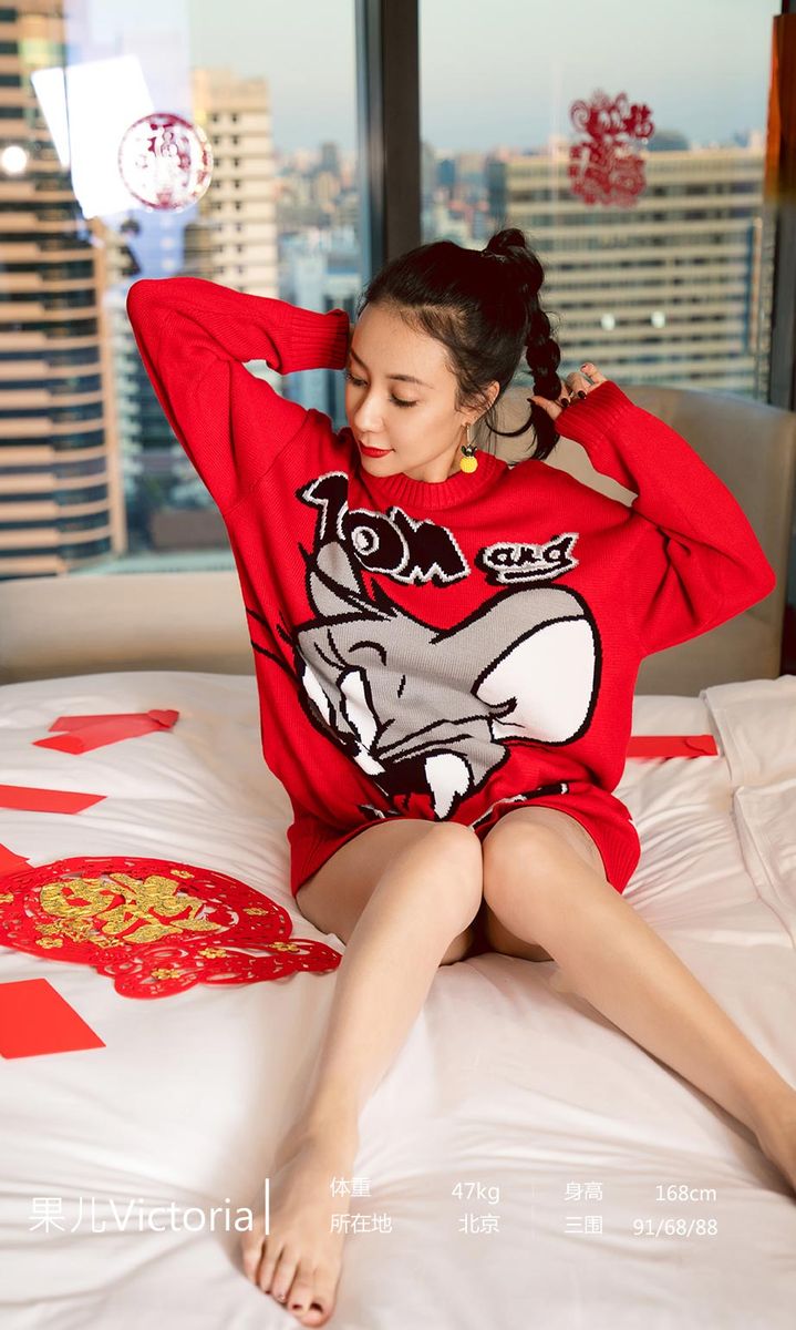 尤果网美女模特松果儿Victoria内衣诱惑祝你新年快乐美图