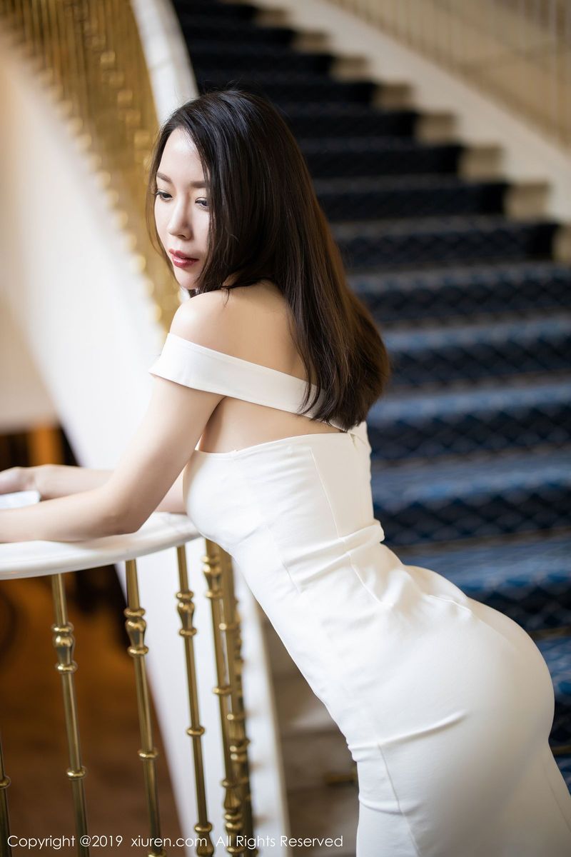 秀人网性感女神梦心玥丝袜美腿高挑身材制服诱惑气质写真