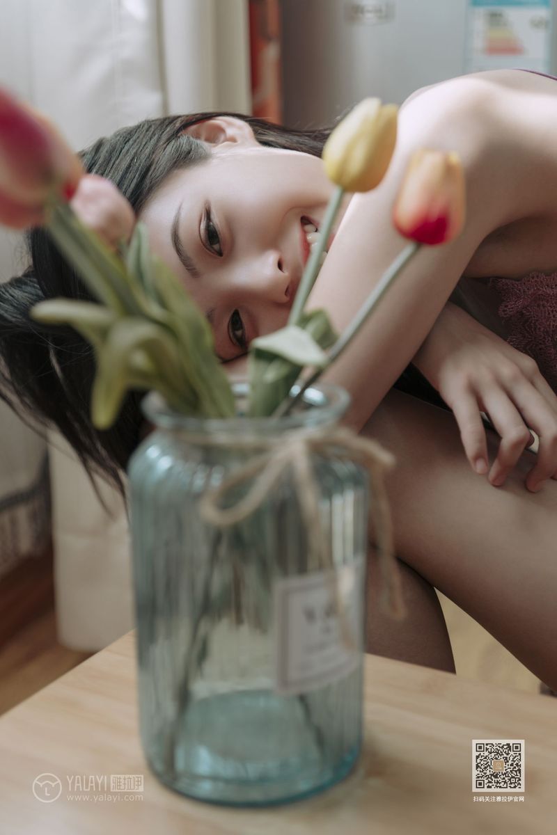 YALAYI雅拉伊美女模特含嫣蜜桃成熟时内衣诱惑养眼写真