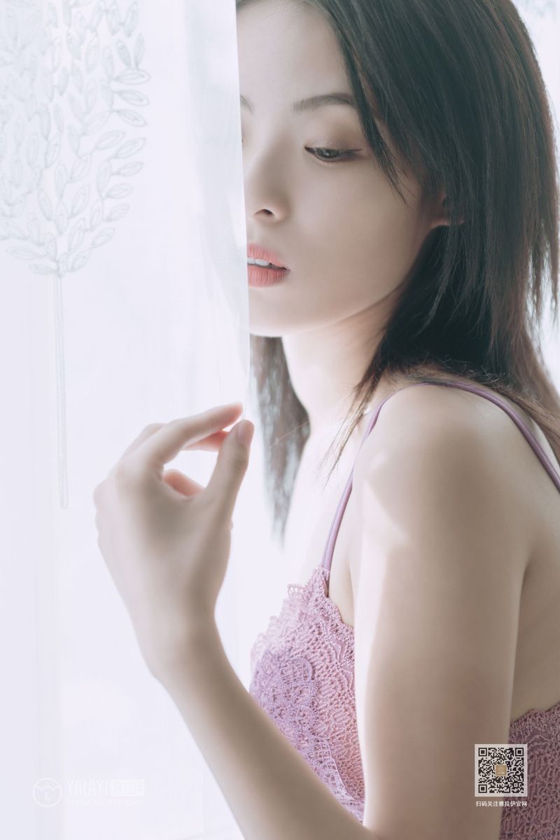 YALAYI雅拉伊美女模特含嫣蜜桃成熟时内衣诱惑养眼写真