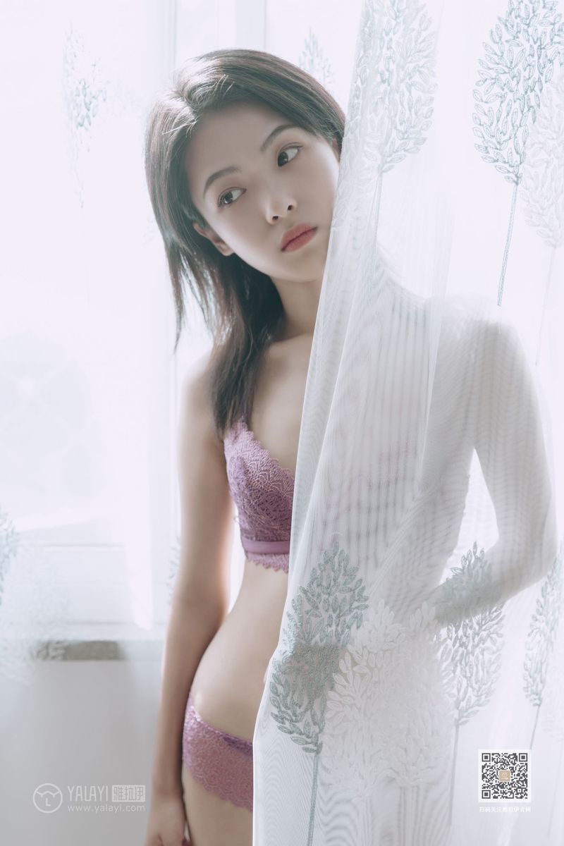 YALAYI雅拉伊美女模特含嫣蜜桃成熟时内衣诱惑养眼写真