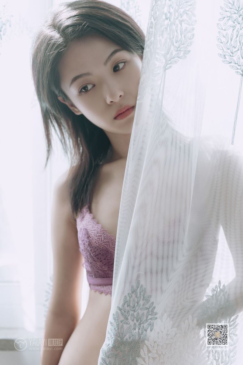 YALAYI雅拉伊美女模特含嫣蜜桃成熟时内衣诱惑养眼写真