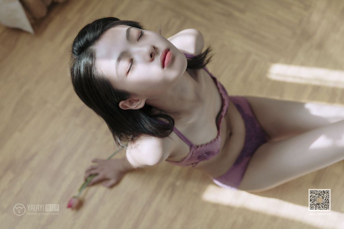 YALAYI雅拉伊美女模特含嫣蜜桃成熟时内衣诱惑养眼写真