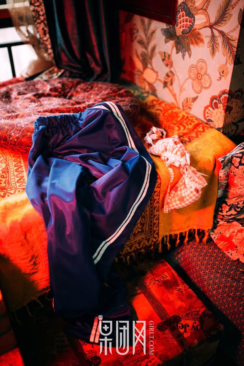 果团网美女模特被驯服的琪妹校服风情制服诱惑专辑写真