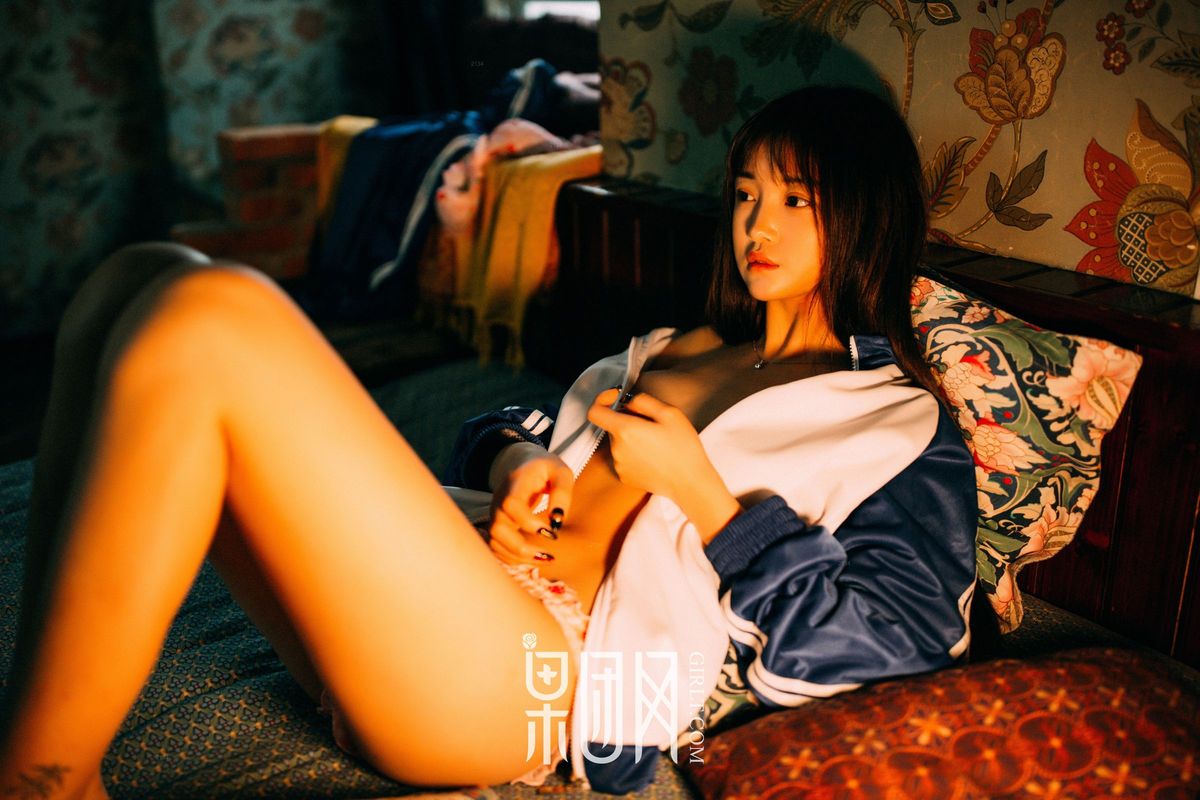 果团网美女模特被驯服的琪妹校服风情制服诱惑专辑写真