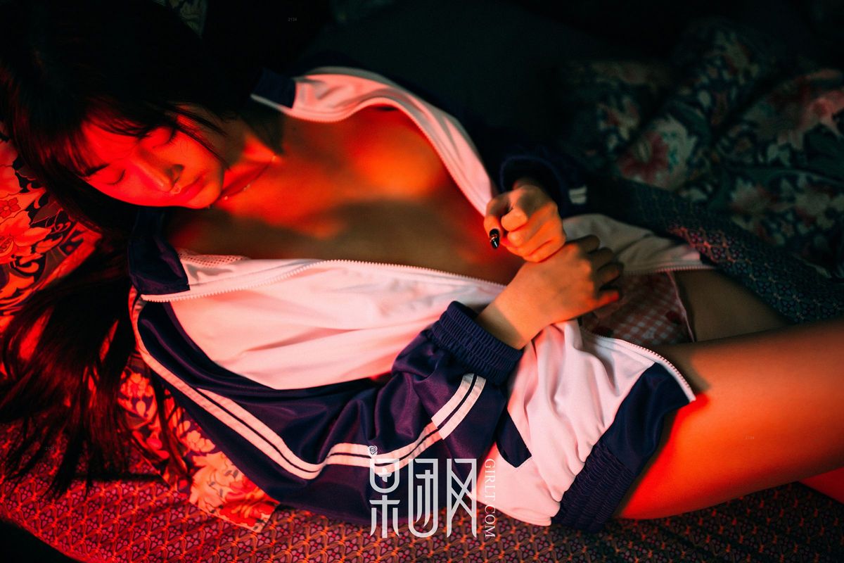 果团网美女模特被驯服的琪妹校服风情制服诱惑专辑写真