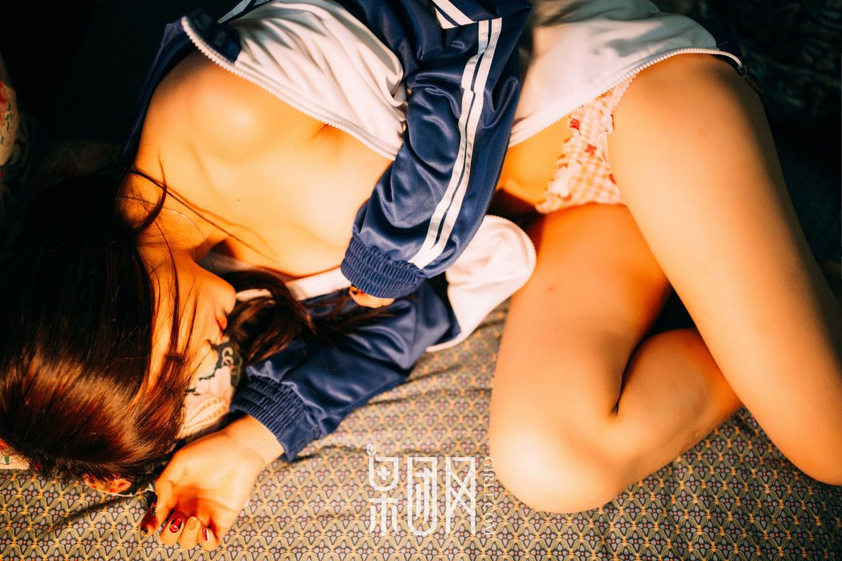 果团网美女模特被驯服的琪妹校服风情制服诱惑专辑写真