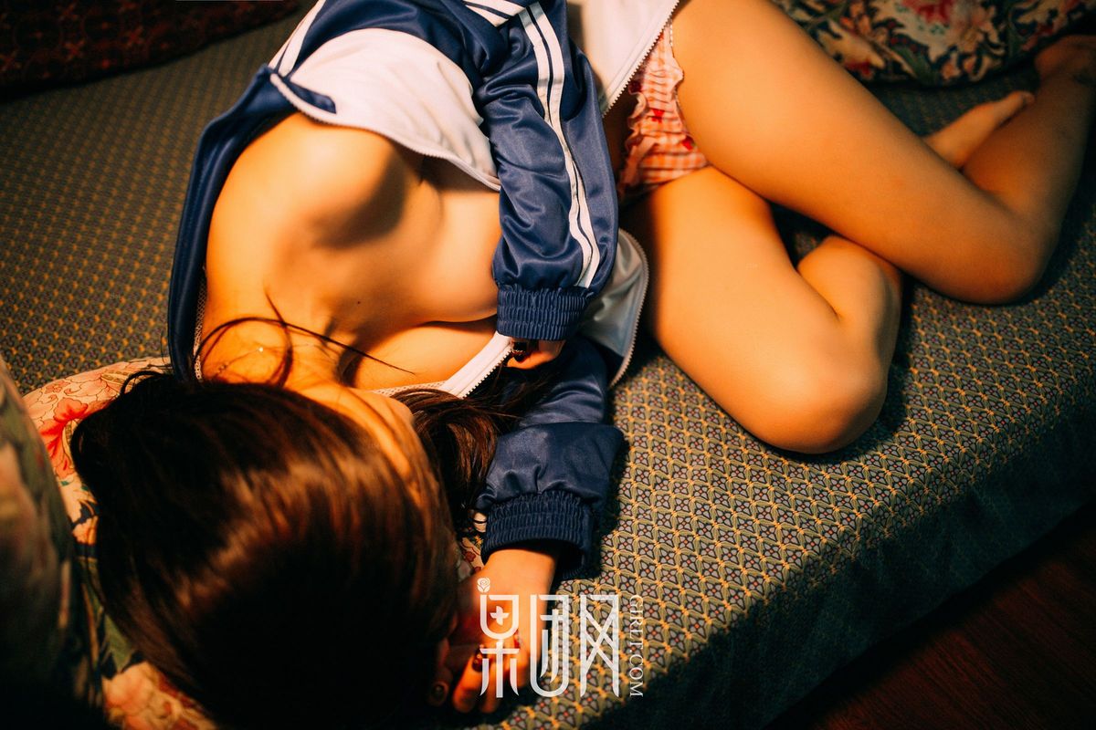 果团网美女模特被驯服的琪妹校服风情制服诱惑专辑写真
