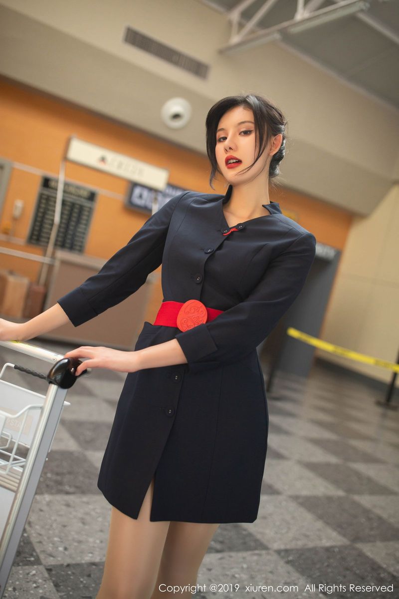 秀人网美女模特就是阿朱啊丝袜美腿空姐制服地勤主题写真