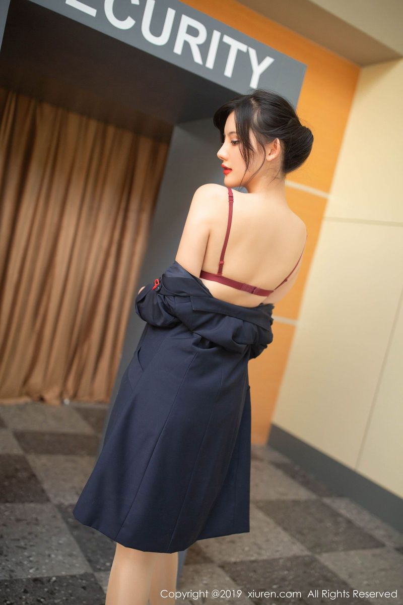 秀人网美女模特就是阿朱啊丝袜美腿空姐制服地勤主题写真