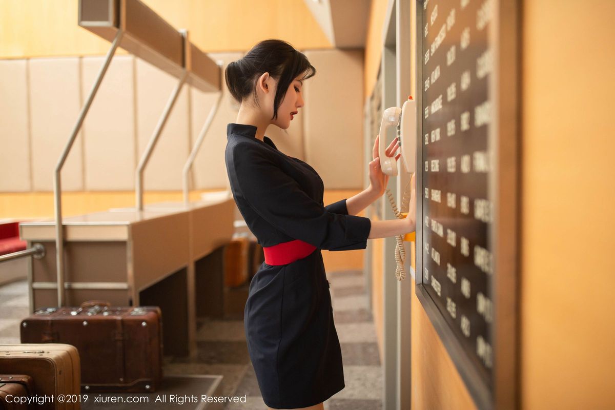 秀人网美女模特就是阿朱啊丝袜美腿空姐制服地勤主题写真