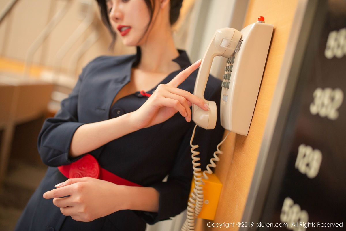 秀人网美女模特就是阿朱啊丝袜美腿空姐制服地勤主题写真