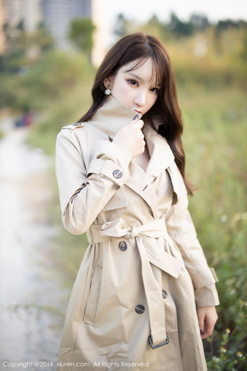 秀人网性感女神周于希Sandy黑丝美腿内衣诱惑户外实拍美图