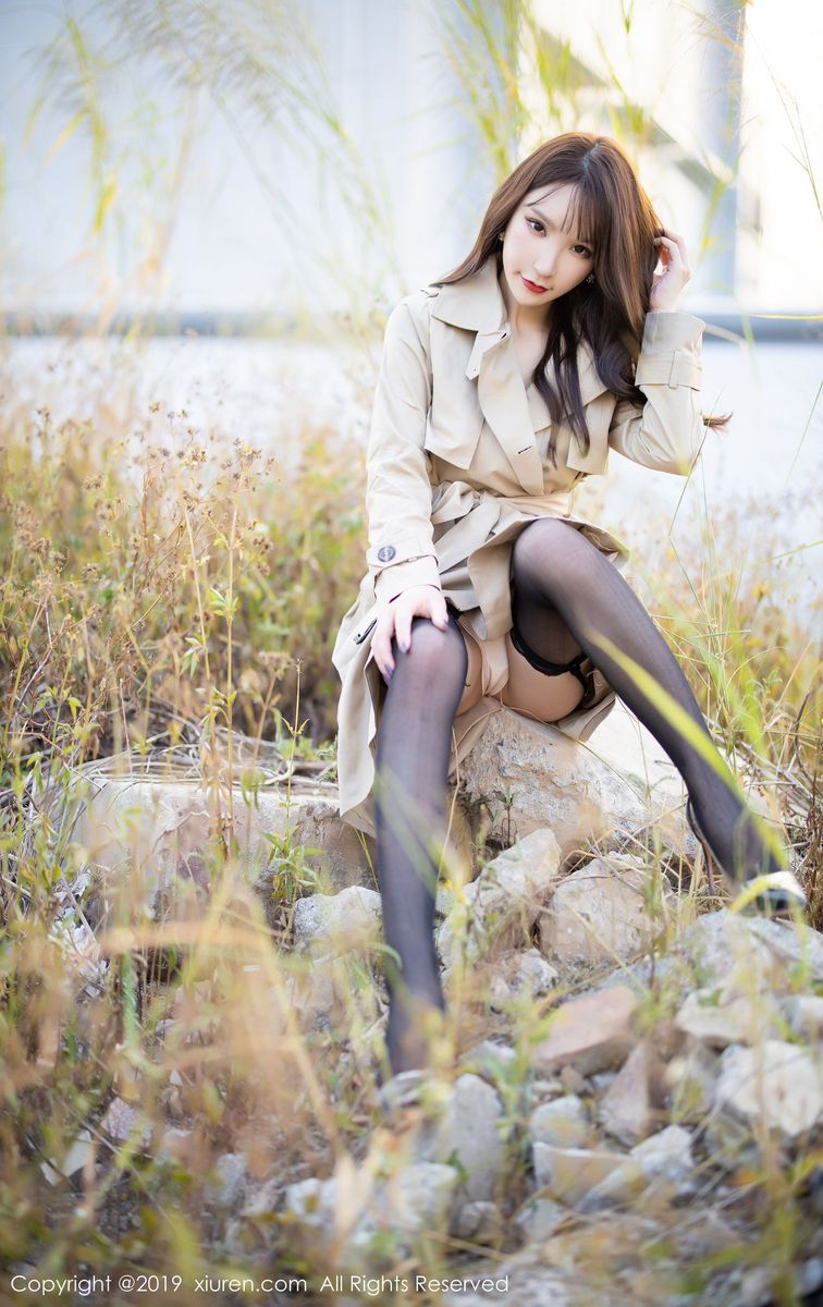 秀人网性感女神周于希Sandy黑丝美腿内衣诱惑户外实拍美图