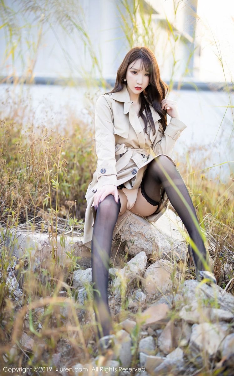 秀人网性感女神周于希Sandy黑丝美腿内衣诱惑户外实拍美图