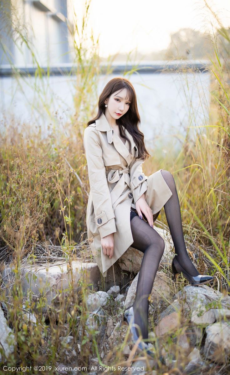 秀人网性感女神周于希Sandy黑丝美腿内衣诱惑户外实拍美图