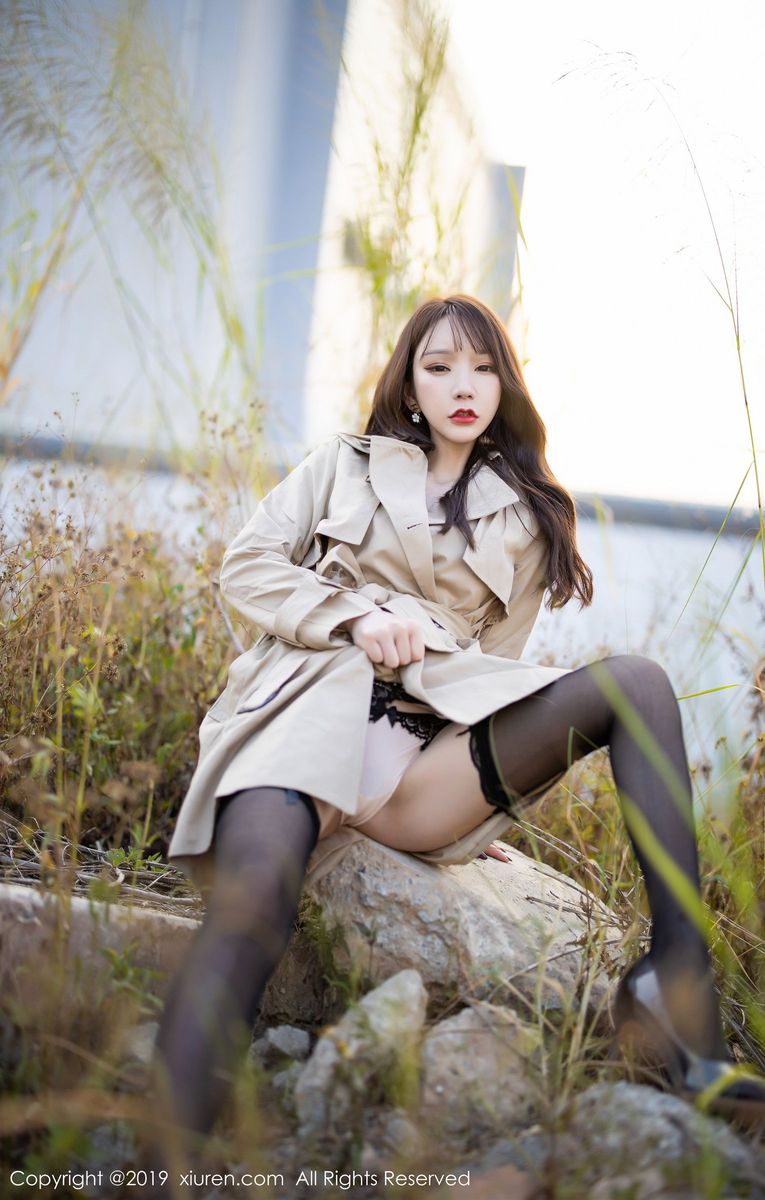 秀人网性感女神周于希Sandy黑丝美腿内衣诱惑户外实拍美图