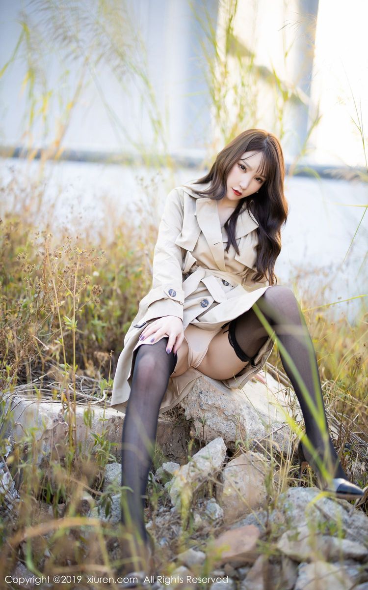 秀人网性感女神周于希Sandy黑丝美腿内衣诱惑户外实拍美图