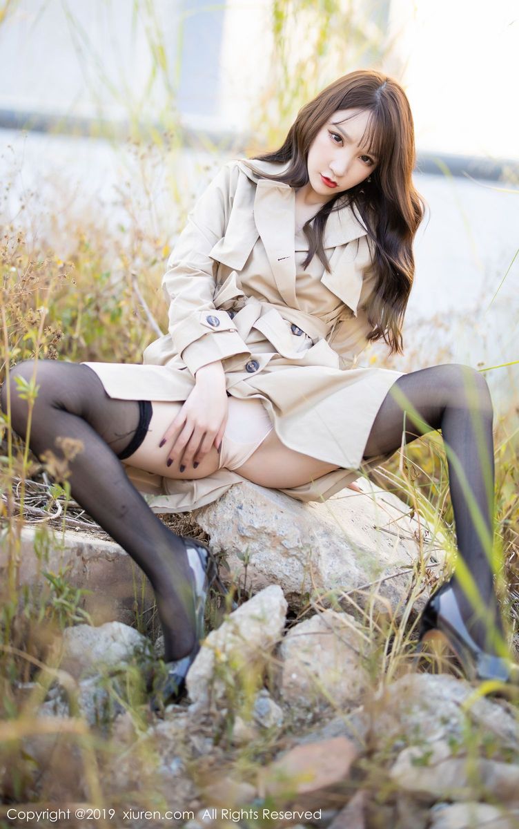 秀人网性感女神周于希Sandy黑丝美腿内衣诱惑户外实拍美图