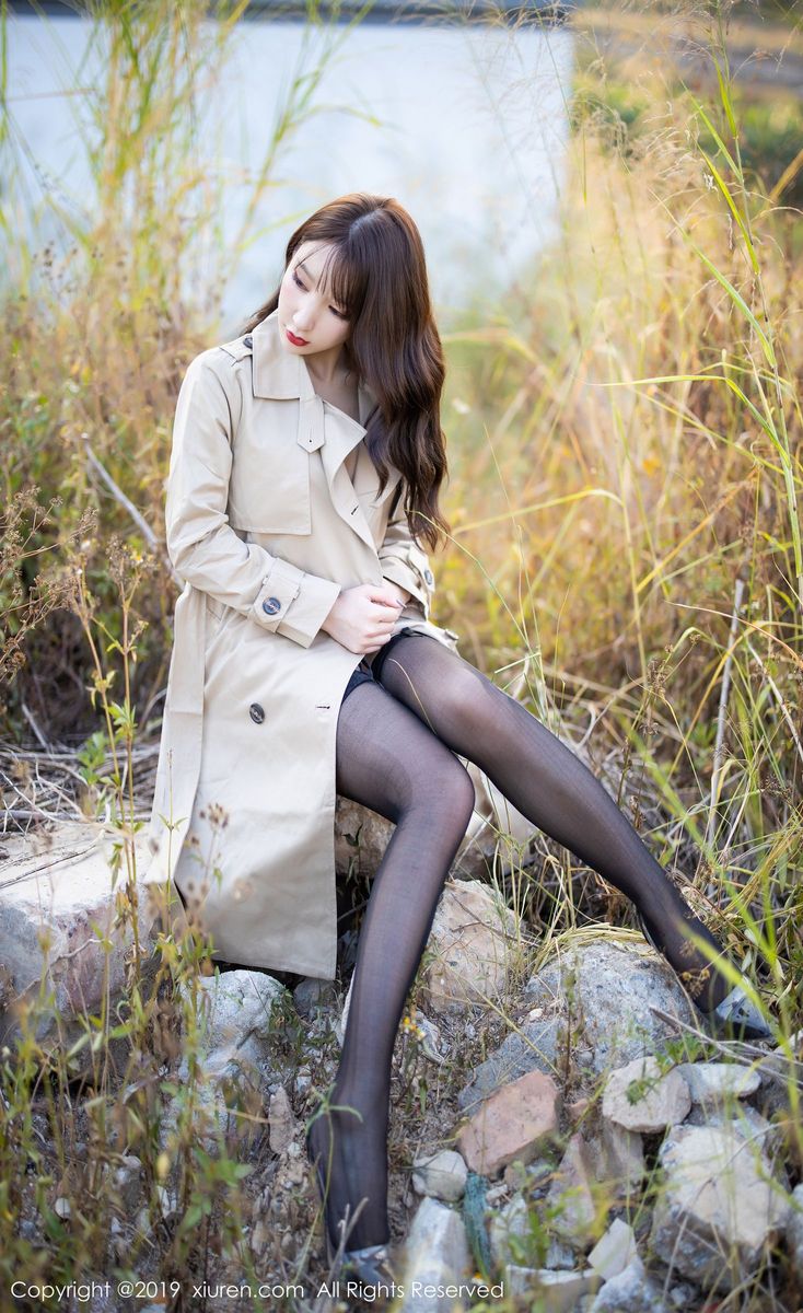 秀人网性感女神周于希Sandy黑丝美腿内衣诱惑户外实拍美图