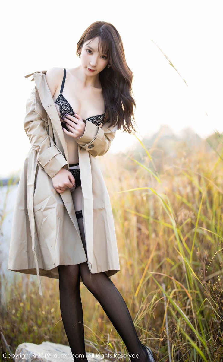 秀人网性感女神周于希Sandy黑丝美腿内衣诱惑户外实拍美图