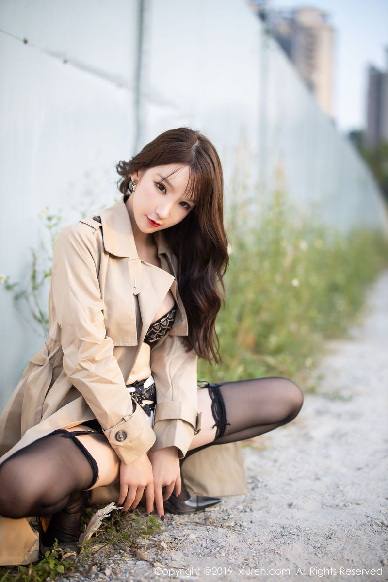 秀人网性感女神周于希Sandy黑丝美腿内衣诱惑户外实拍美图