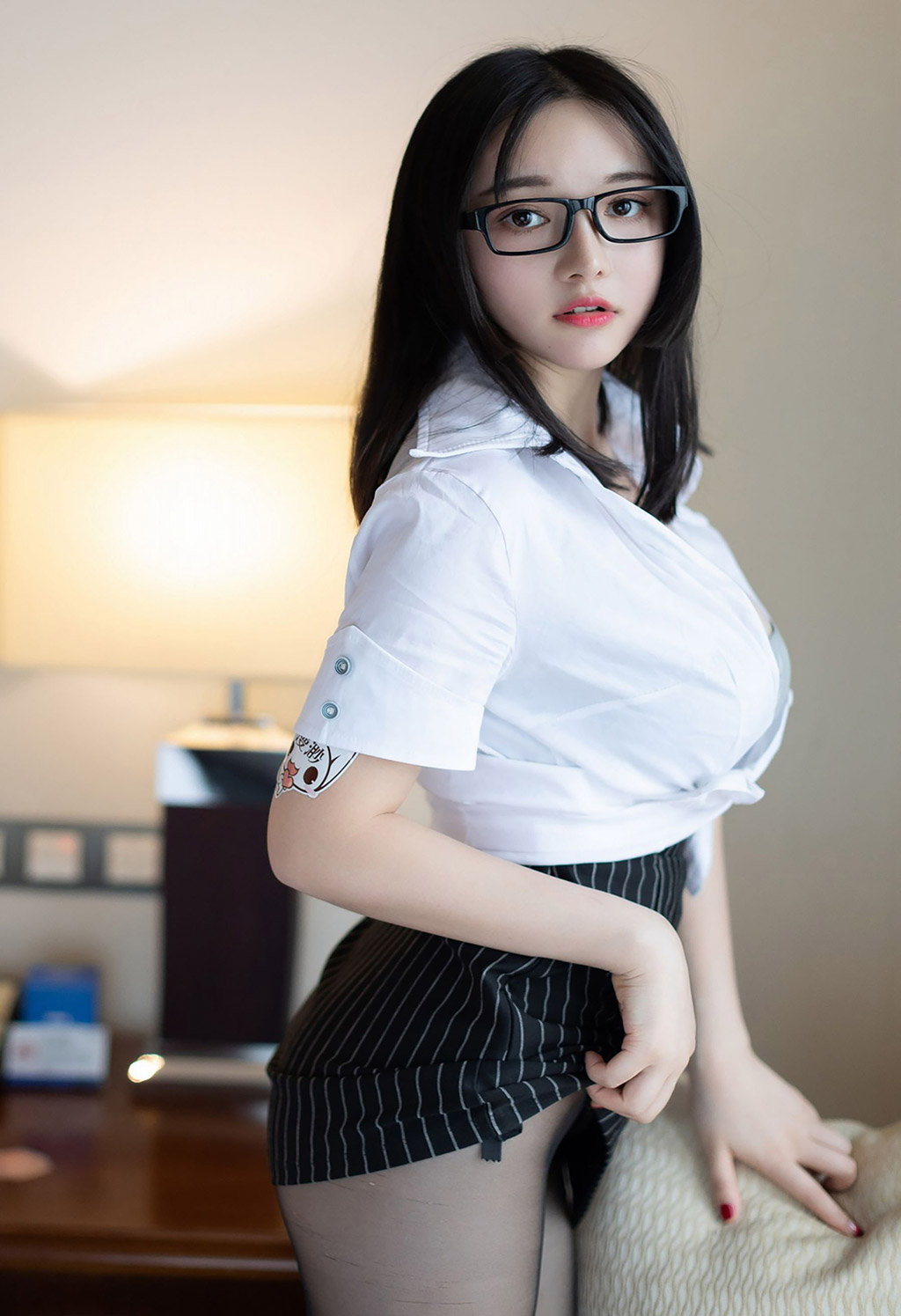 唐婉儿Lucky私人秘书火辣诱人你的专属看护