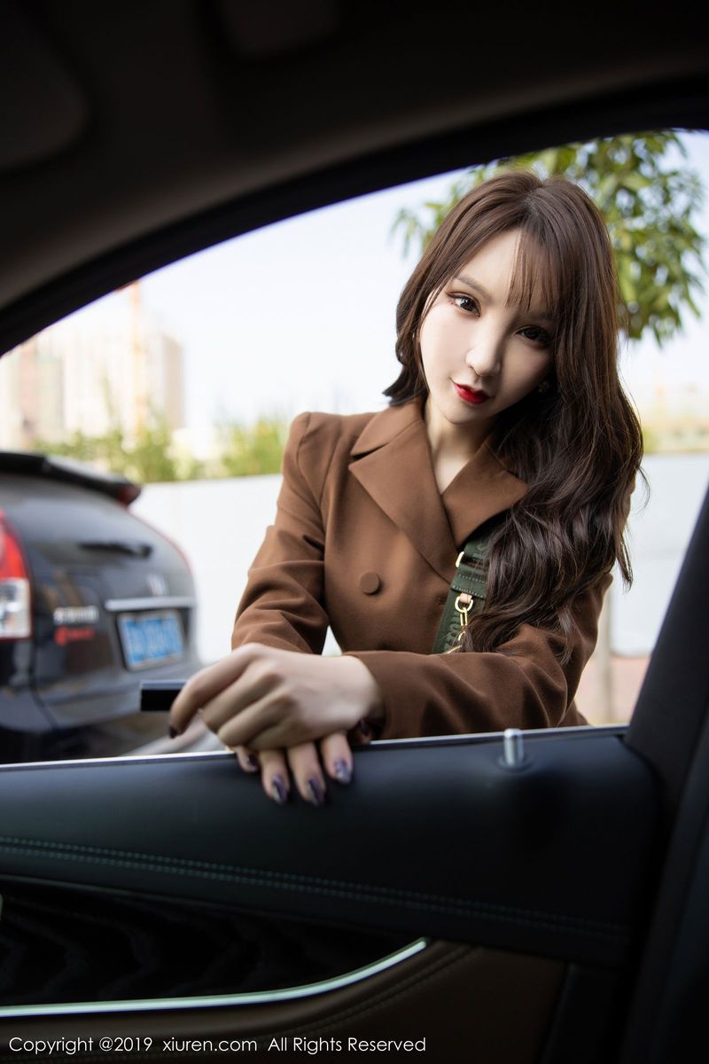 秀人网性感女神周于希Sandy黑丝美腿身临其境私房诱惑写真