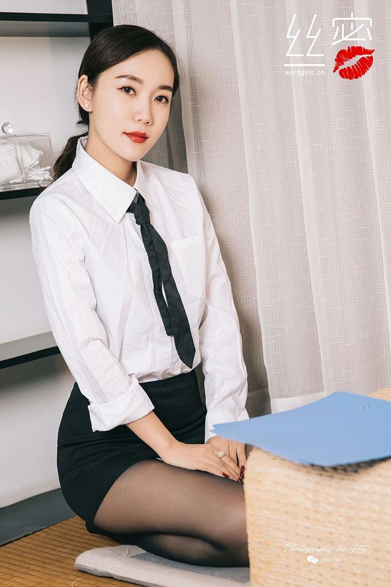 头条女神美女模特艾静香黑丝美腿职场OL装扮蜜丝系列写真