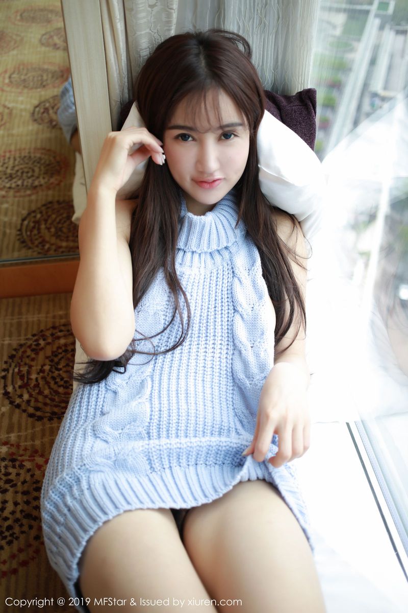 模范学院美女模特程程CC开背毛衣媚态娇躯大尺度白嫩写真