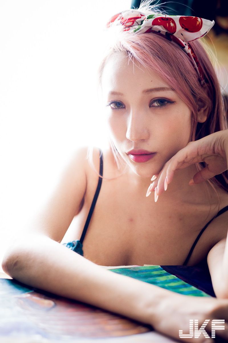 JKF美女模特韵韵34G波涛胸涌比基尼内衣诱惑私房写真