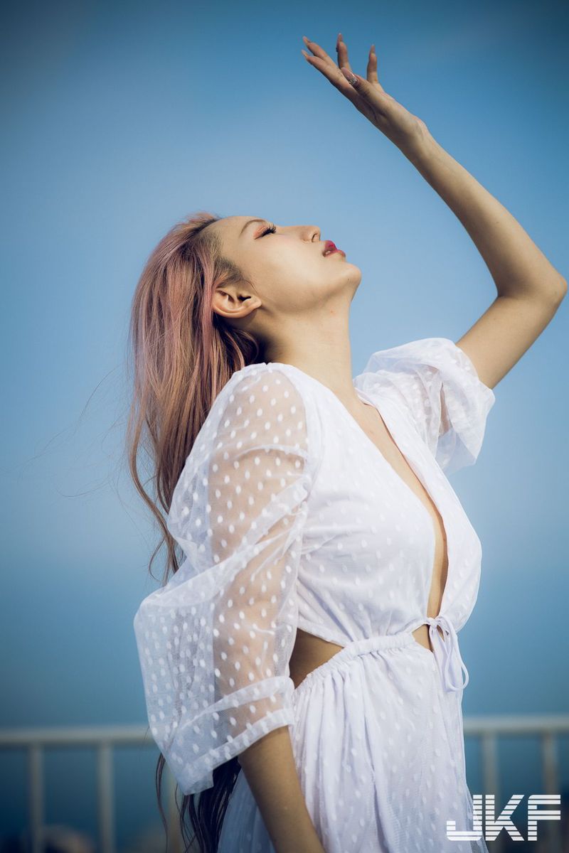 JKF美女模特韵韵34G波涛胸涌比基尼内衣诱惑私房写真