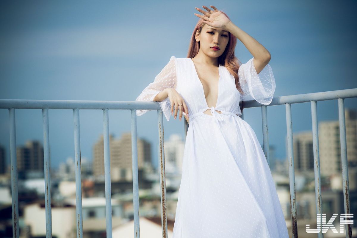 JKF美女模特韵韵34G波涛胸涌比基尼内衣诱惑私房写真