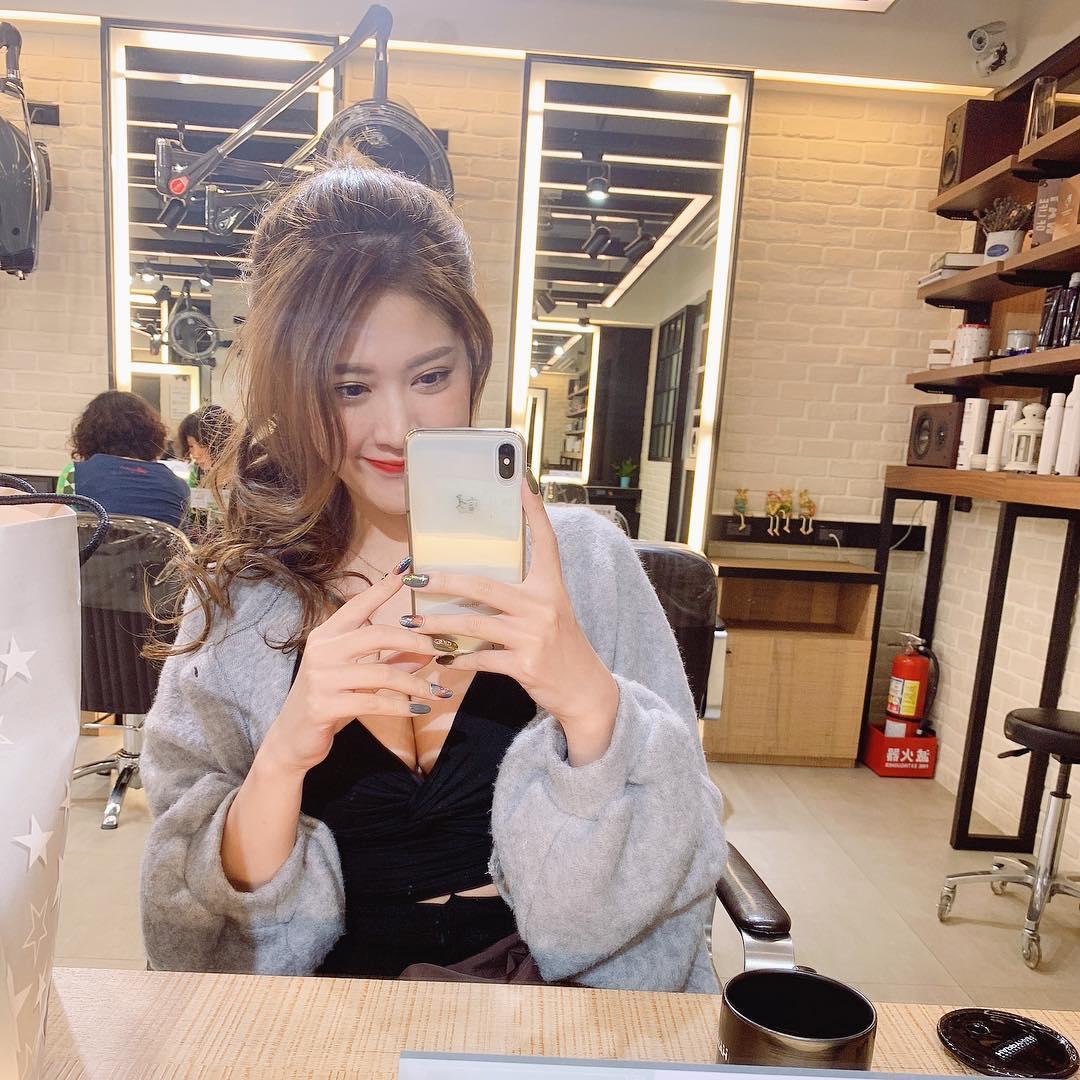 台湾美女正妹刘庭羽Doris波涛胸涌Ｗ形狀内衣诱惑气质写真