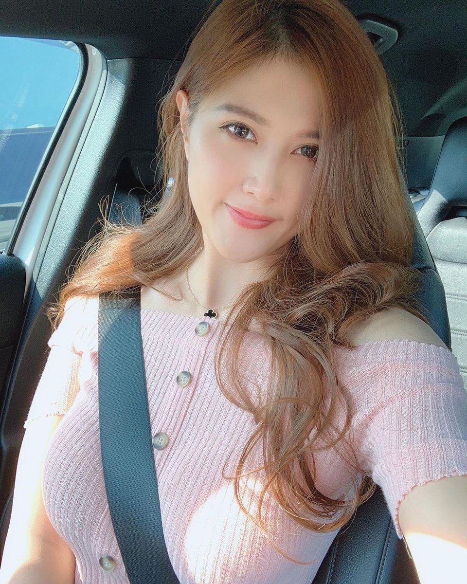 台湾美女靓妹刘庭羽Doris凹凸身材比基尼内衣诱惑私房写真