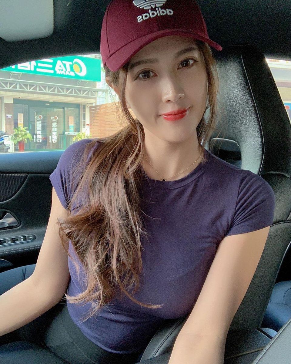 台湾美女靓妹刘庭羽Doris凹凸身材比基尼内衣诱惑私房写真