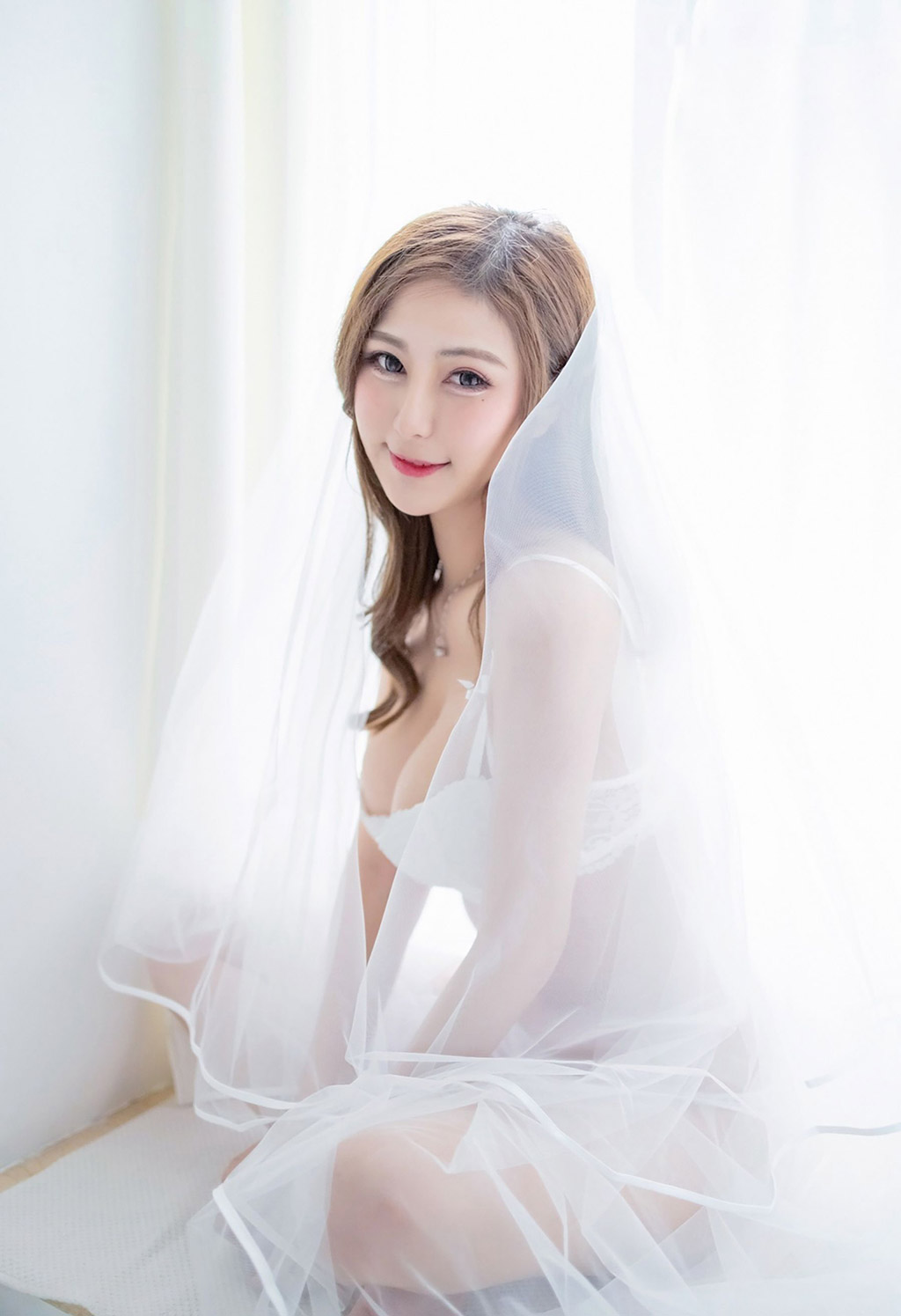 气质美女Ccci婀娜多姿丝袜美腿控