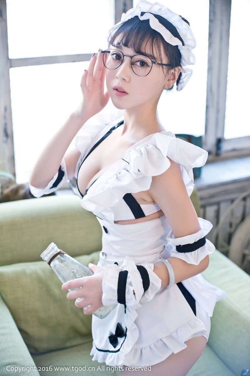 推女神百变美女赵小米Kitty女仆装吊带美胸内衣诱惑私房套图