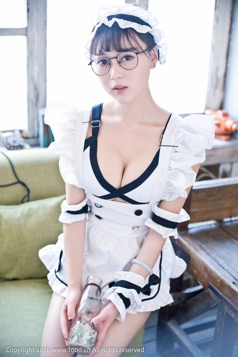 推女神百变美女赵小米Kitty女仆装吊带美胸内衣诱惑私房套图