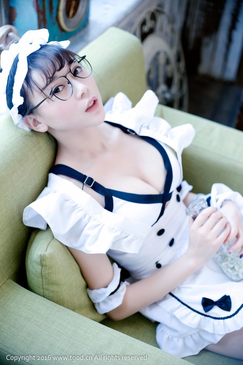 推女神百变美女赵小米Kitty女仆装吊带美胸内衣诱惑私房套图