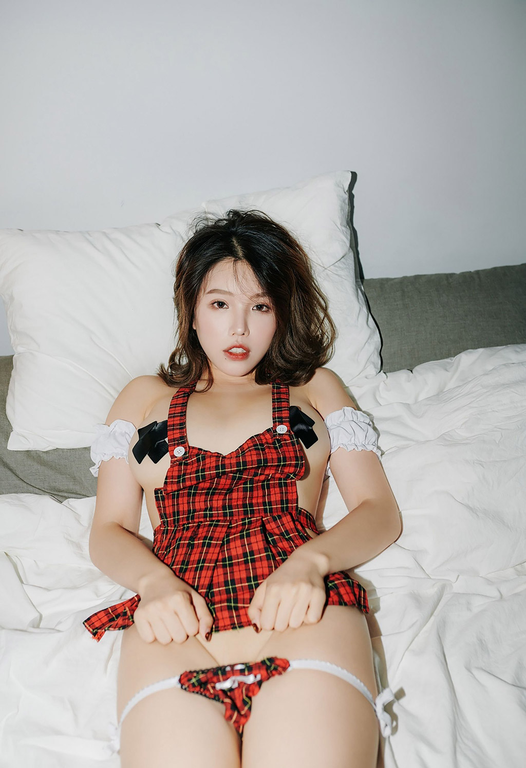 黄楽然雪乳美臀细腰红唇撩人的私房尤物