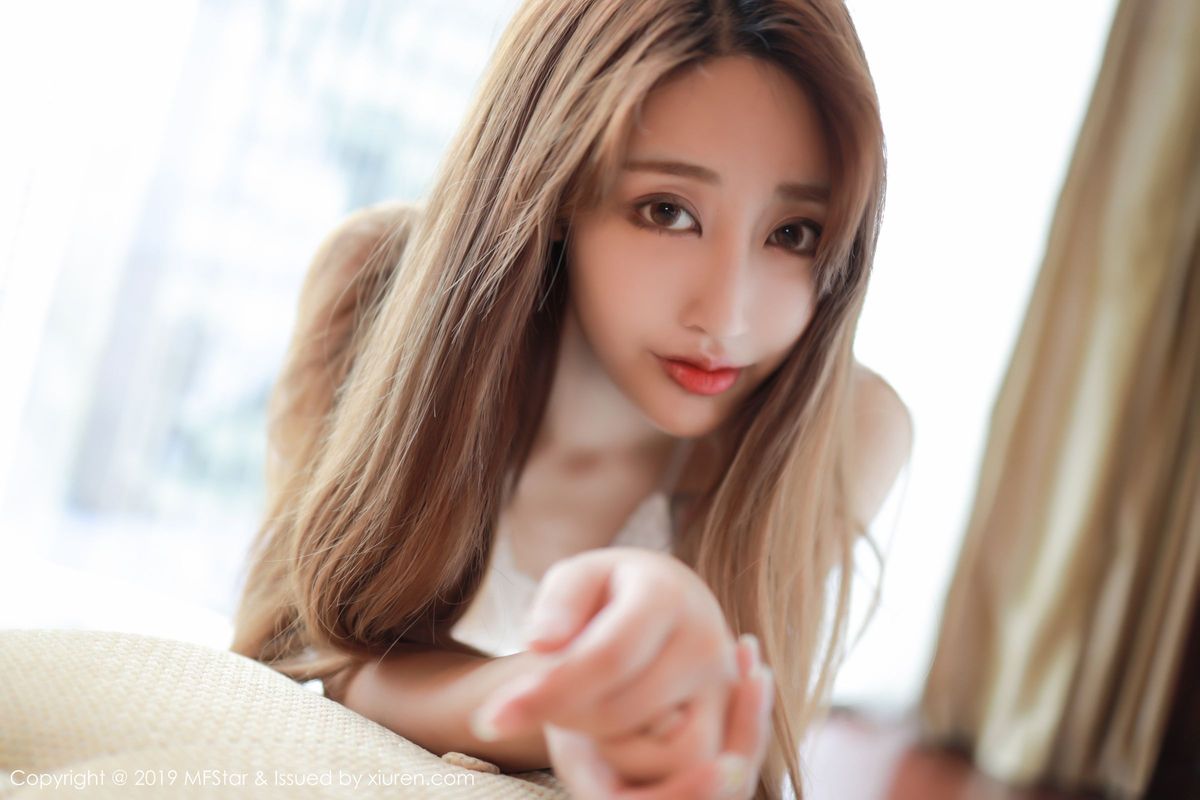 模范学院美女模特Betty林子欣真空薄透镂空内衣性感白嫩写真