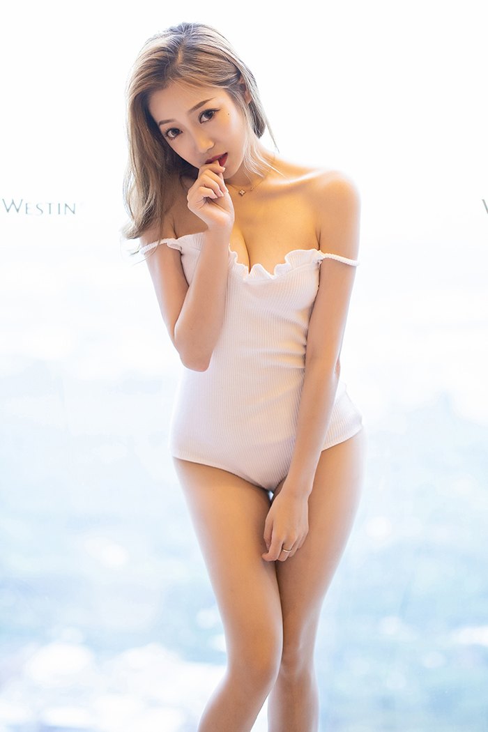 活泼女孩允儿肉丝高跟可爱又性感