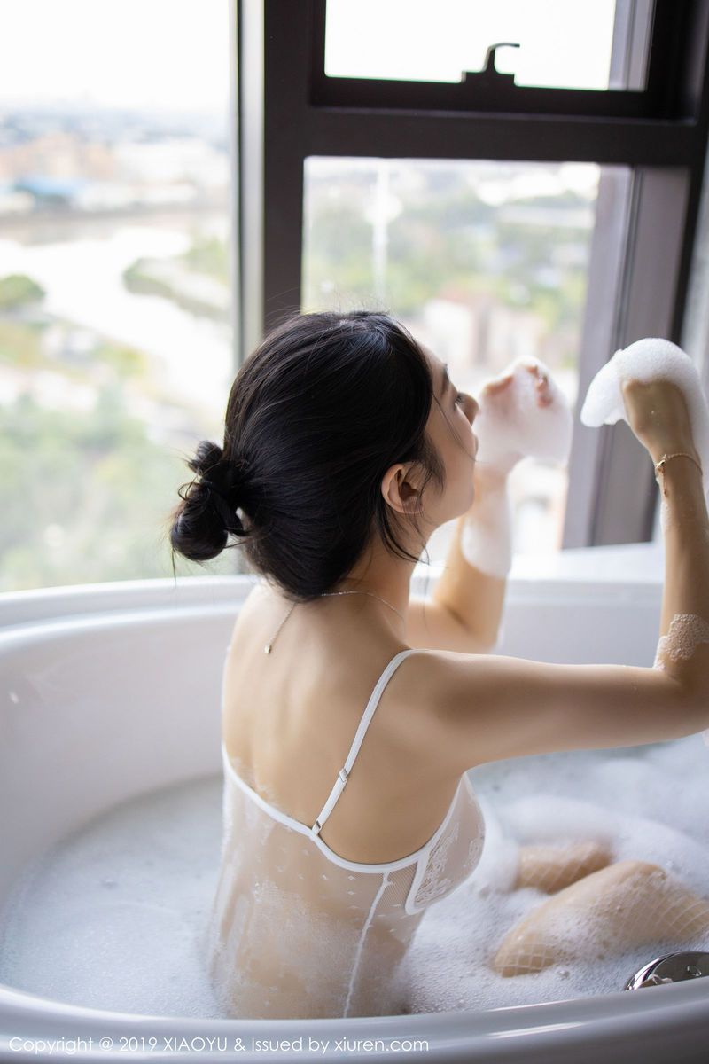 语画界性感女神Angela小热巴芊芊美腿曼妙身段足量妖艳写真