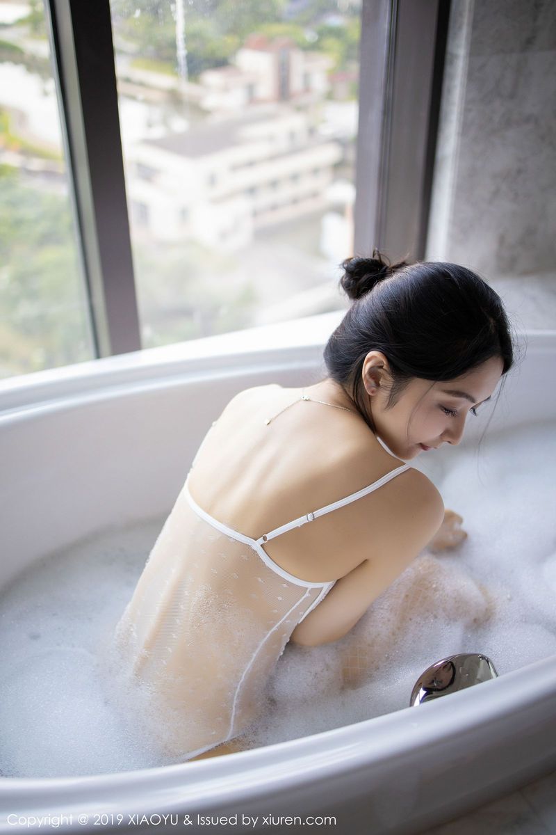 语画界性感女神Angela小热巴芊芊美腿曼妙身段足量妖艳写真