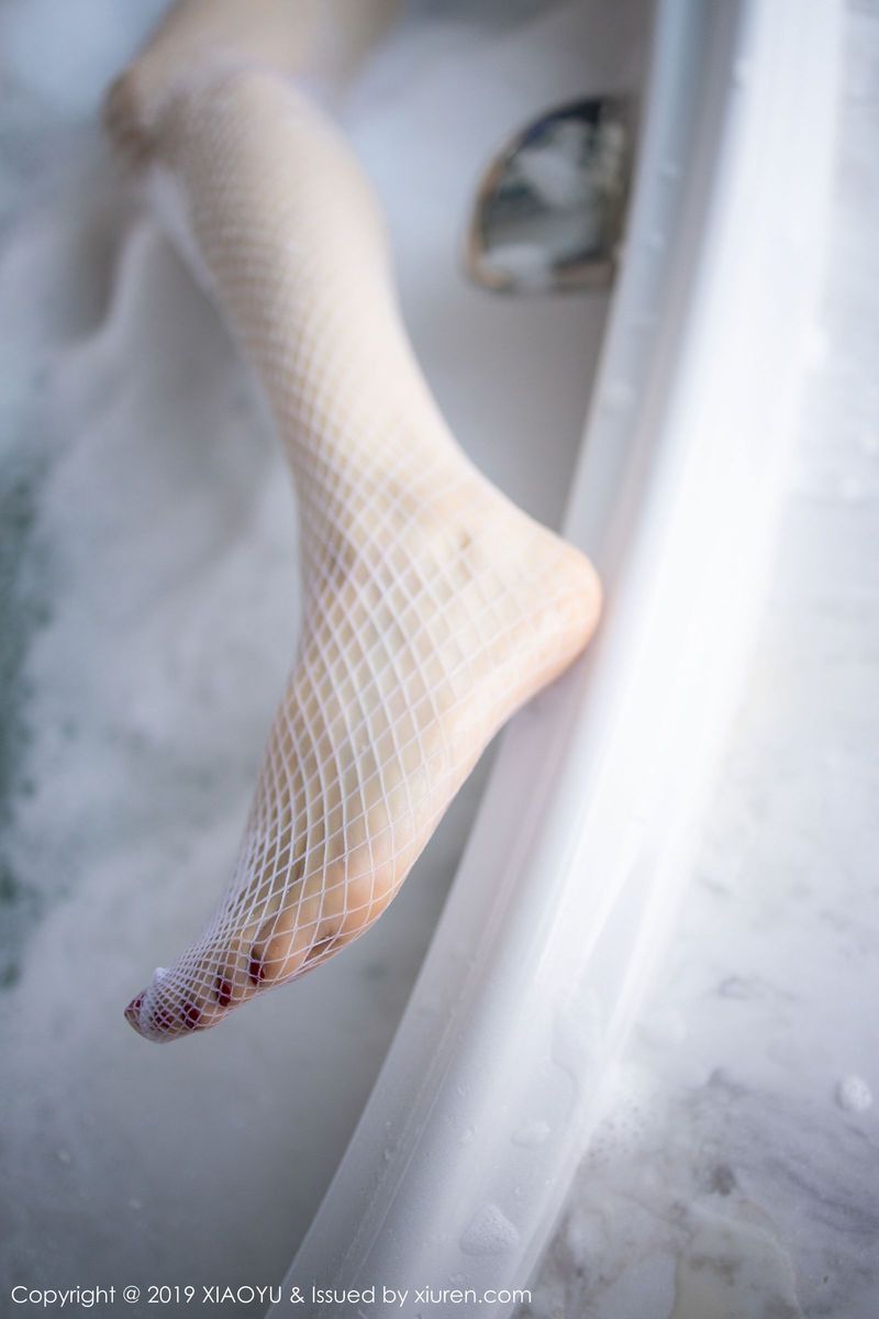 语画界性感女神Angela小热巴芊芊美腿曼妙身段足量妖艳写真