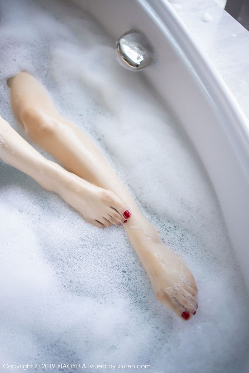 语画界性感女神Angela小热巴芊芊美腿曼妙身段足量妖艳写真