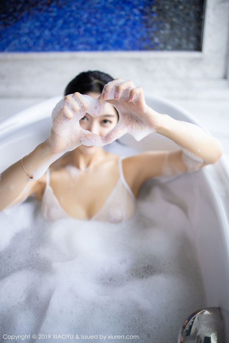 语画界性感女神Angela小热巴芊芊美腿曼妙身段足量妖艳写真