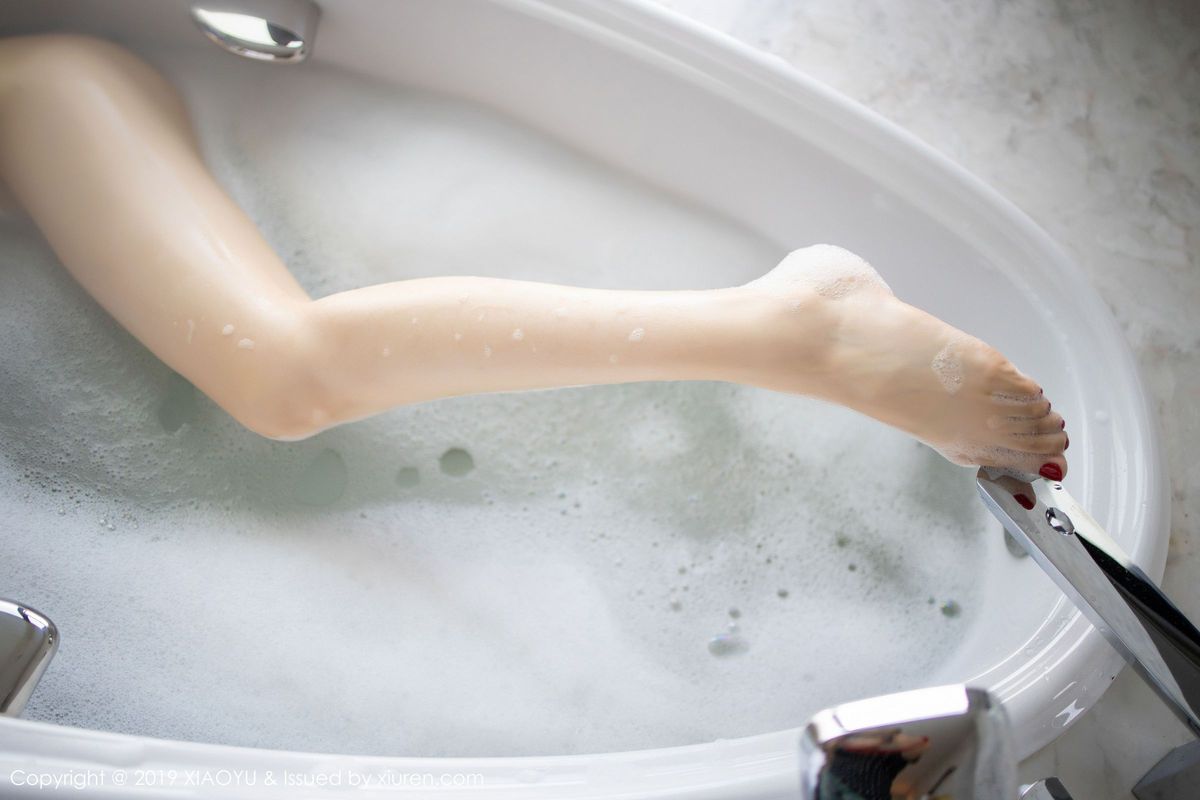 语画界性感女神Angela小热巴芊芊美腿曼妙身段足量妖艳写真